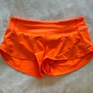 NWOT Lululemon low waisted 2.5” speed up shorts, highlight orange, size 6